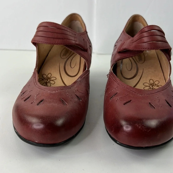 Aetrex Essence  Red Leather Heeled Mary Janes - Picture 2 of 10